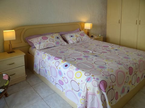 4 bedrooms, in-room safe, iron/ironing board, WiFi