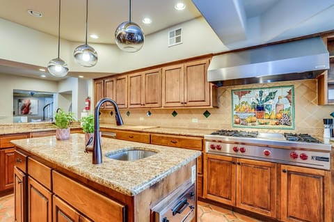 A 36' fridge and freezer combo, a multi-burner gas stove, and a convenient pullout toaster drawer make the kitchen a vintage aficionado's delight.