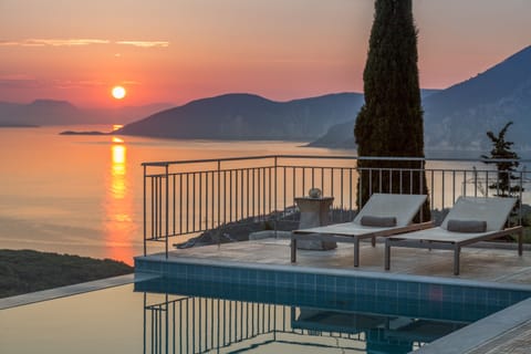 Outdoor pool, an infinity pool