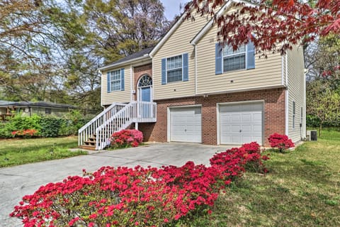 Hapeville Vacation Rental | 5BR | 3BA | 1,205 Sq Ft | Stairs Required to Access