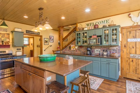 Large Island makes for great meal prep