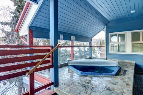 Indoor spa tub