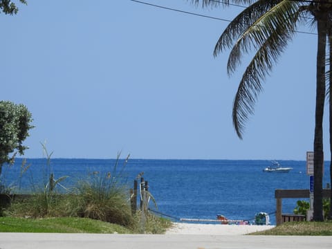 Beach nearby, sun loungers, beach towels