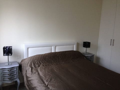 2 bedrooms, iron/ironing board, travel crib, free WiFi