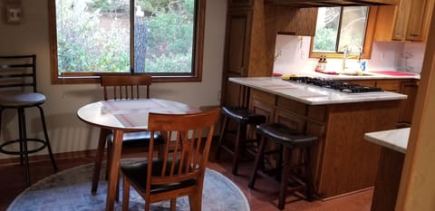 kitchen nook area seats 4