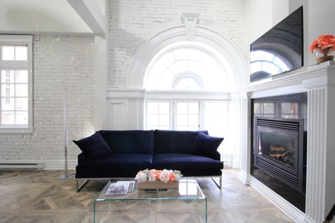 Entrance level - Sitting room - Original arched wood window, Netflix, cable TV