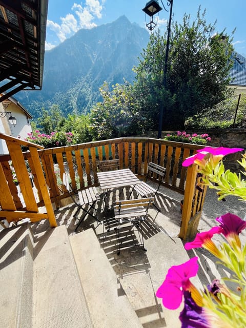 Terrace at the front with beautiful views !