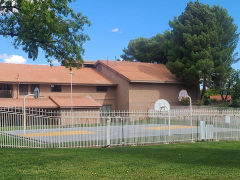 basketball court and clubhouse right behind our condo.