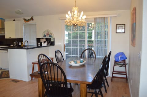 Large dining room table with seatings for up to 8.