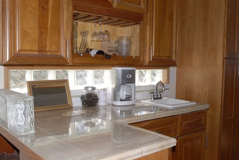 Detail of the wet bar in the kitchen.