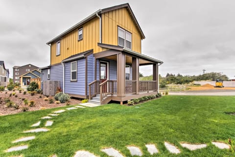 Ocean Shores Vacation Rental | 2BR | 2.5BA | 1,130 Sq Ft | 3 Steps to Access