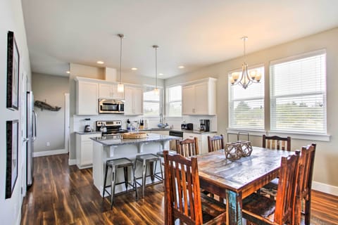 Dining Table | Dishware Provided | 1st Floor
