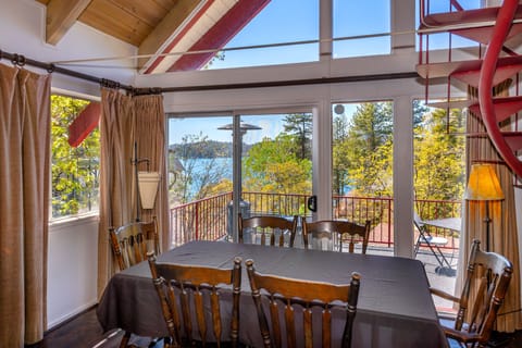 Dining room has lakefront view