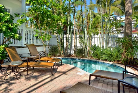 Kidnet Shaped Pool - Your kidney shaped, heated pool is surrounded by lush landscaping, several loungers, a grill and outdoor furniture.