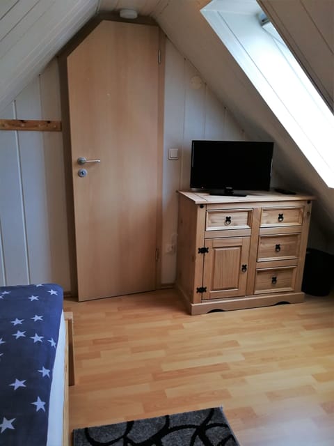 2 bedrooms, iron/ironing board, travel crib, free WiFi