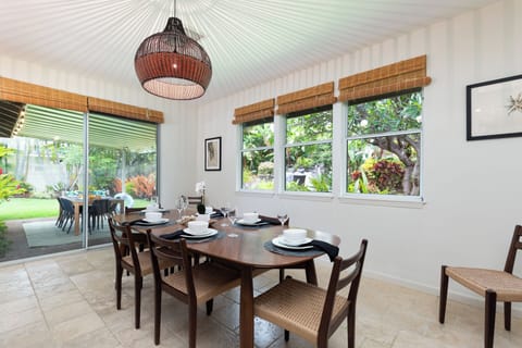 Formal dining with a view of the yard! Extra seating for larger groups of 8!
