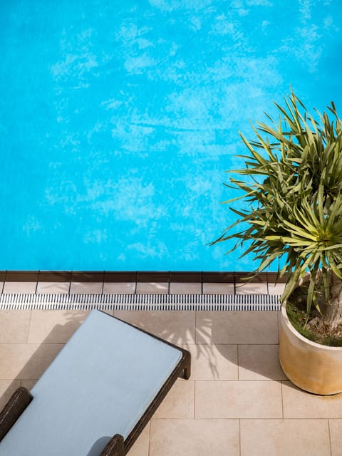 Indoor pool, outdoor pool