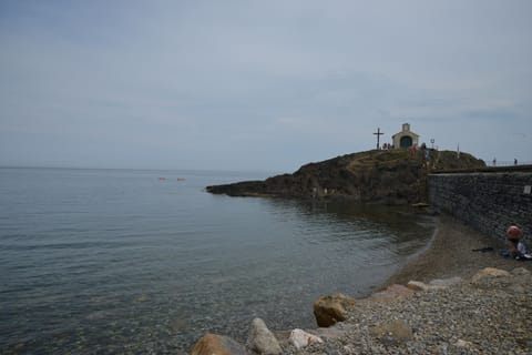 Beach nearby, sun loungers