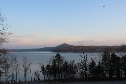 Sunrise In The Ozarks!!! True waterfront and very gentle slope to water 