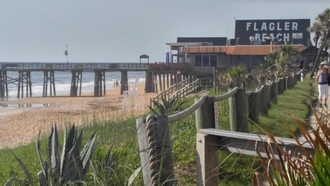 Beach nearby, sun loungers, beach towels