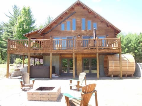 Gorgeous log home, with whole house AC and individual floor heating