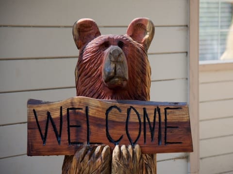 Charley welcomes you to
"The Great Entertainer"