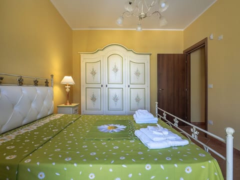 6 bedrooms, in-room safe, iron/ironing board, WiFi