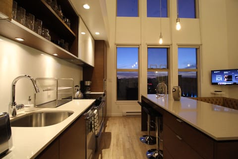 Entrance level - Kitchen - Lighting at dusk