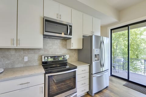 Kitchen - Walker Luxury Vacation Rentals