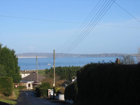 Walk to beach / golf