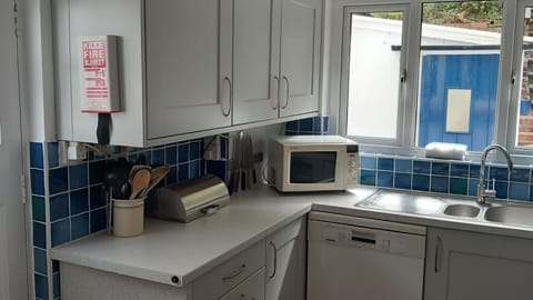 Fridge, oven, dishwasher, cookware/dishes/utensils