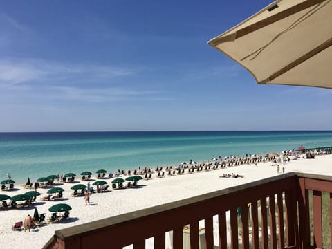 Beach nearby, sun loungers, beach towels