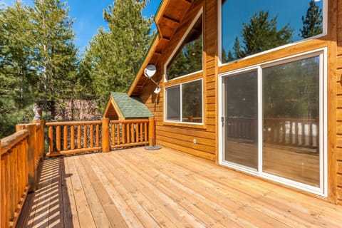 Front deck w/large slider-deck furniture not pictured