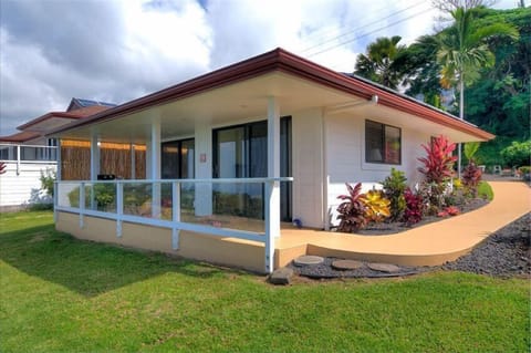 View of private entrance and lanai.