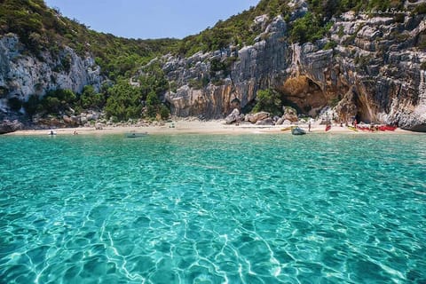 Beach nearby, sun loungers, beach towels