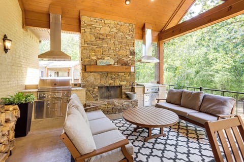 Greers Ferry Vacation Rental | 3BR | 2.5BA | Stairs Required | 2,600 Sq Ft