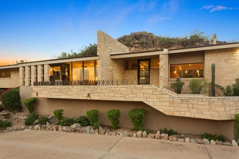 Mountainside Retreat in the Heart of Paradise Valley