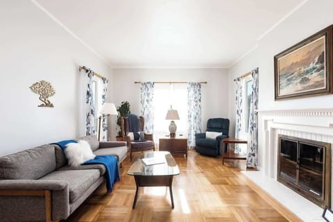 Living room with excellent lighting