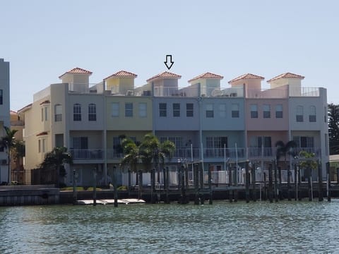 Beautiful Townhouse w/ Rooftop Terrace, Pool, 5 min walk to beach, VIEWS!
