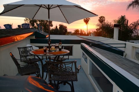 Roof deck for those evening Sunsets and gentle breeze - paradise