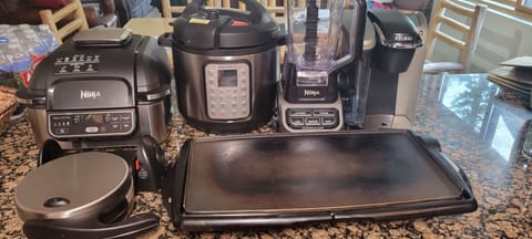 Ninja Foodi Airfryer Grille, instapot, Ninja blender, waffle maker, Keurig