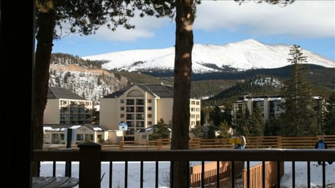 ski in to front door, 30 steps to ski out