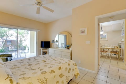 Bedroom 2 | Queen Bed