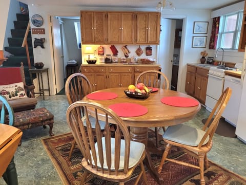 ~*~ Maggie Valley Chalet ~*~
* Comfortable * Relaxing *
~ Gas heat/ AC ~