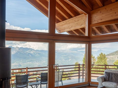 Sky, Property, Wood, Shade, Lighting, Architecture, Mountain, Cloud, Real Estate