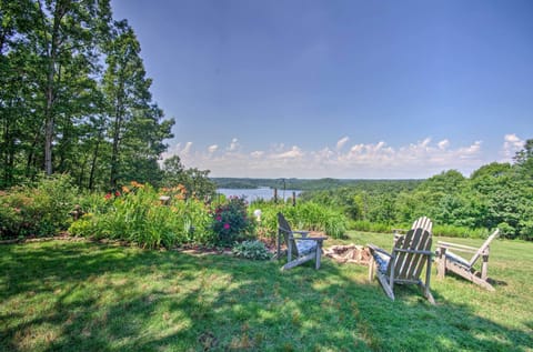 Fall in love with this Norfork Lake vacation rental apartment!