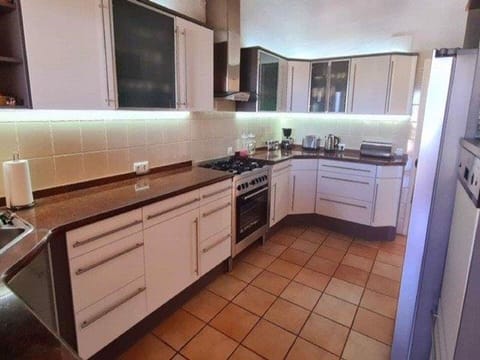 Sky, Building, World, Lighting, Architecture, Skyscraper, Snow, Leisure, City, Freezing