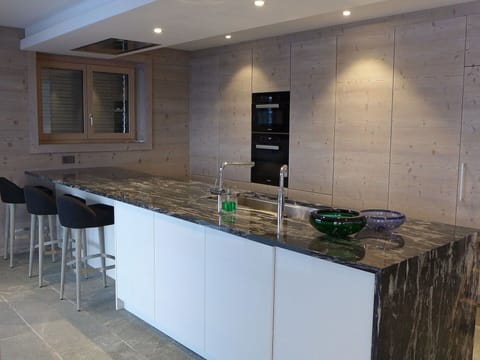 Countertop, Room, Property, Tile, Cabinetry, Kitchen, Furniture, Interior Design, Floor, Building