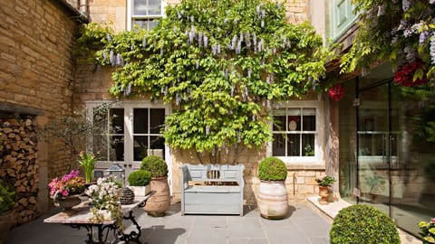 Courtyard garden, Singer House, Bolthole Retreats
