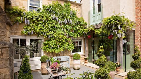 Courtyard garden, Singer House, Bolthole Retreats